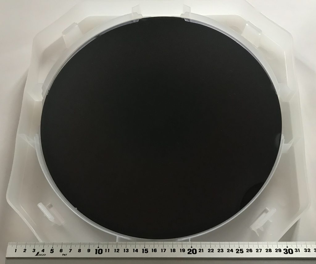 图 2：用于 microLED 的 300 mm GaN-on-Si 外延片。