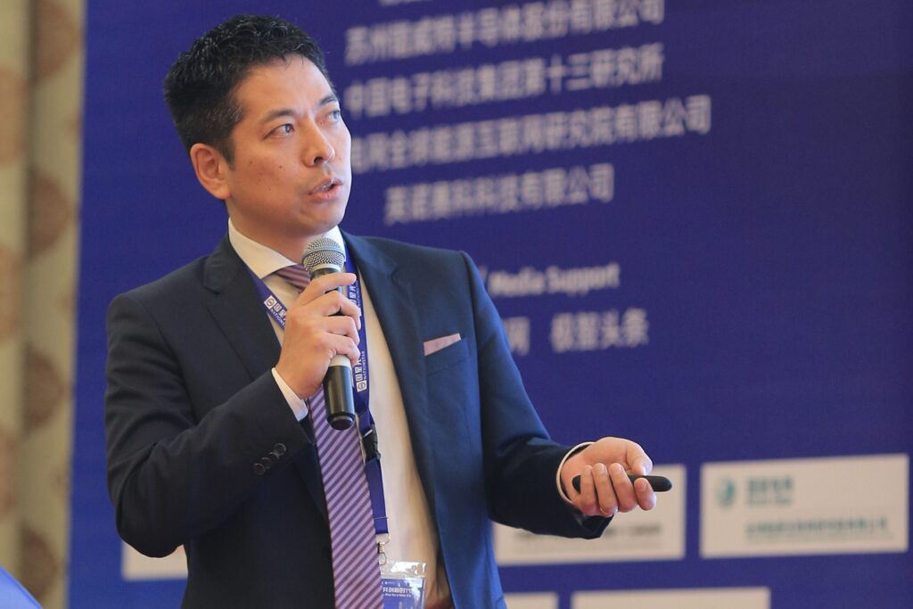 ALLOS expert giving a talk at a conference